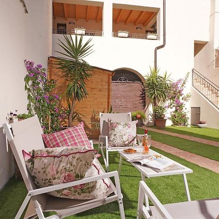 Apartments Villa Bougainville San Felice del Benaco Bagian luar foto