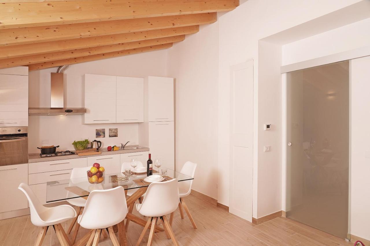 Apartments Villa Bougainville San Felice del Benaco Bagian luar foto