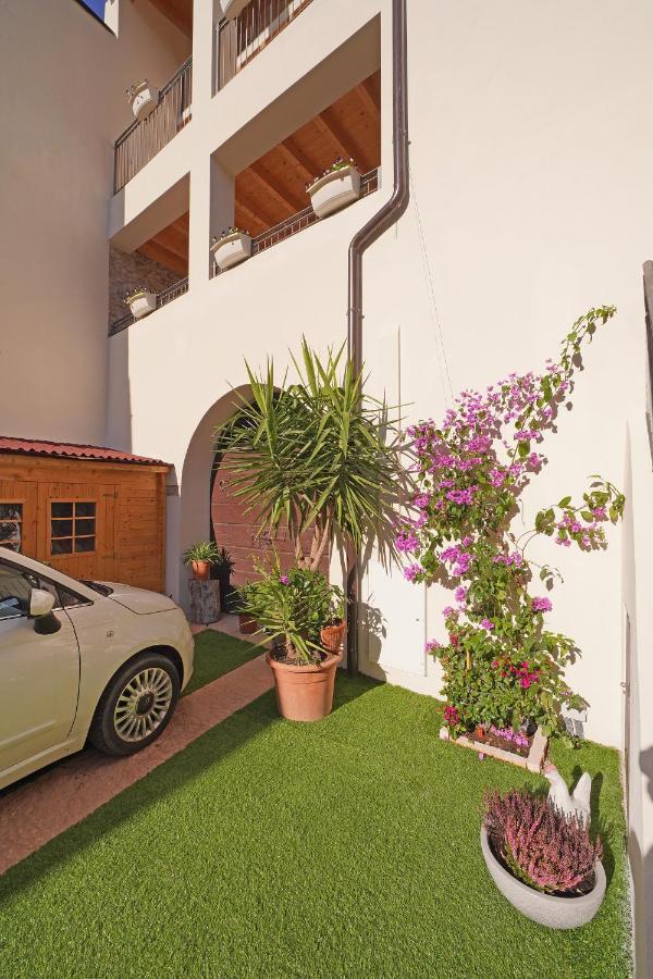 Apartments Villa Bougainville San Felice del Benaco Bagian luar foto