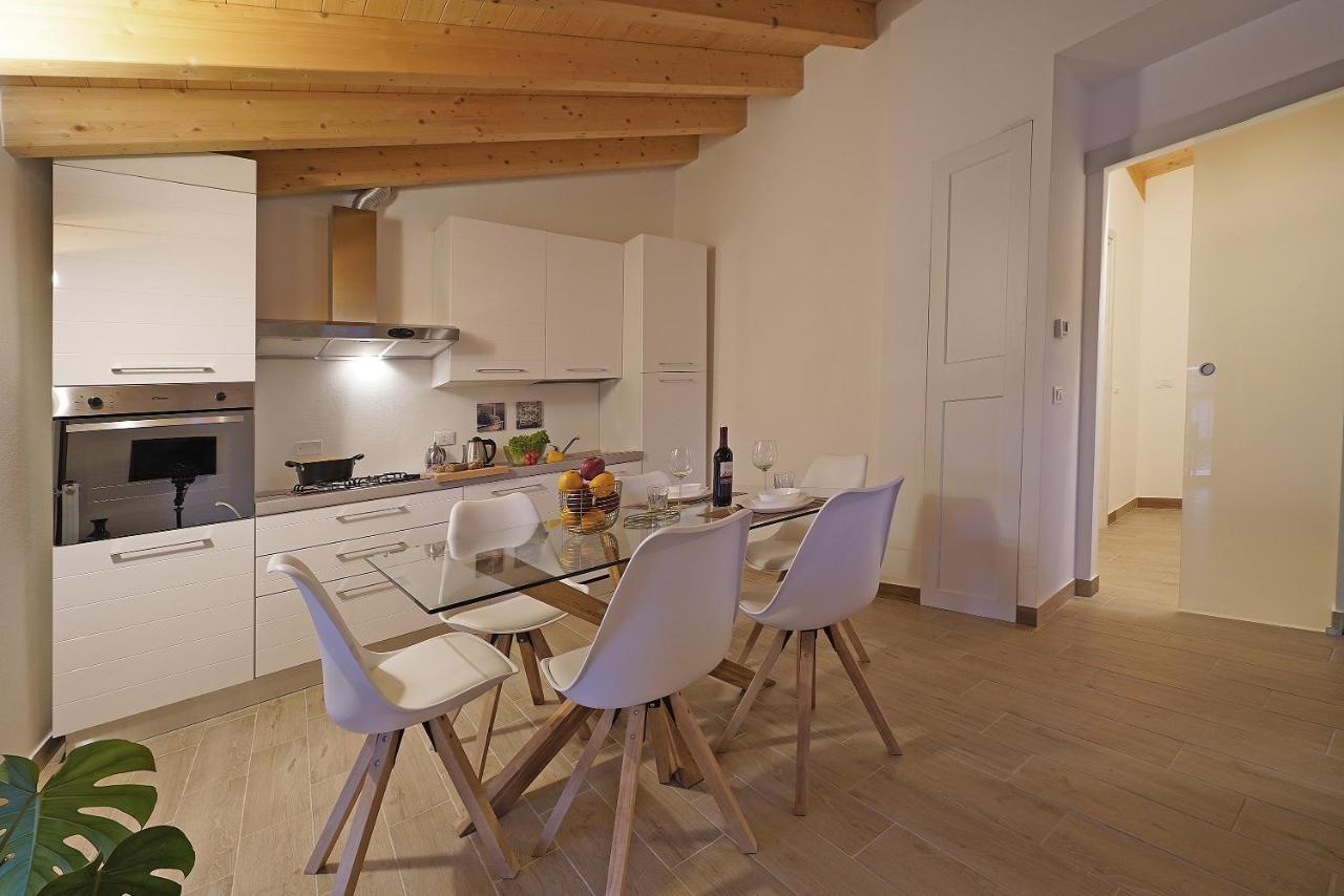 Apartments Villa Bougainville San Felice del Benaco Bagian luar foto