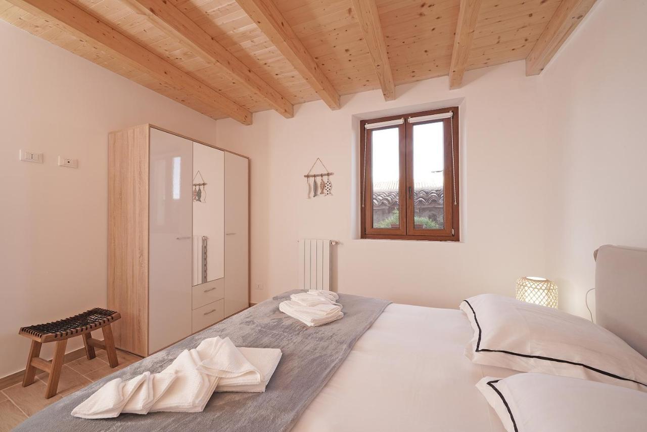 Apartments Villa Bougainville San Felice del Benaco Bagian luar foto