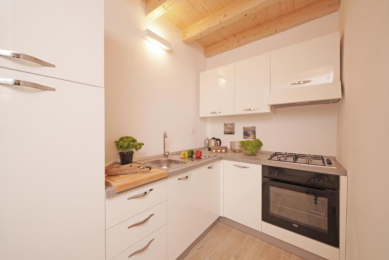 Apartments Villa Bougainville San Felice del Benaco Bagian luar foto