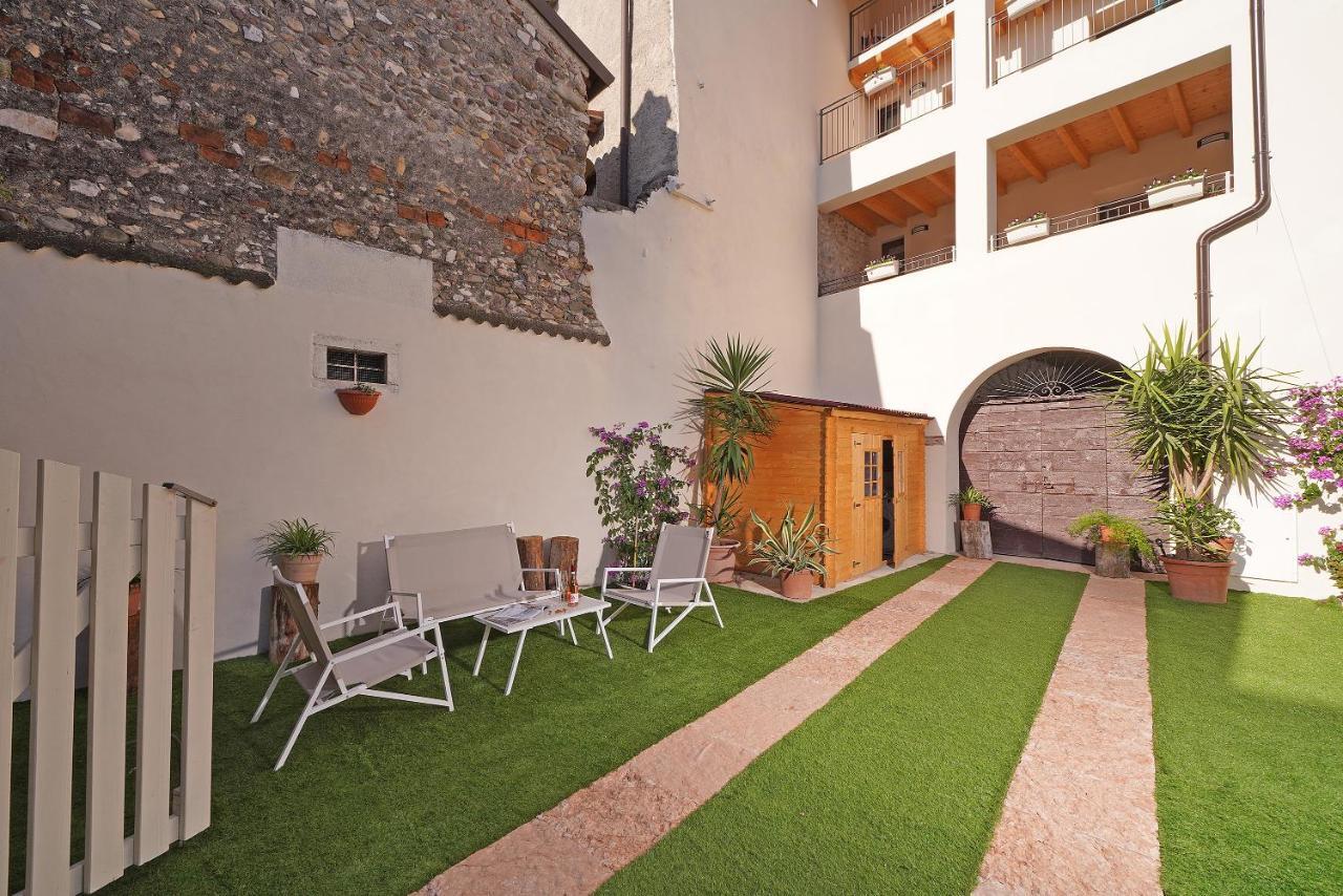 Apartments Villa Bougainville San Felice del Benaco Bagian luar foto