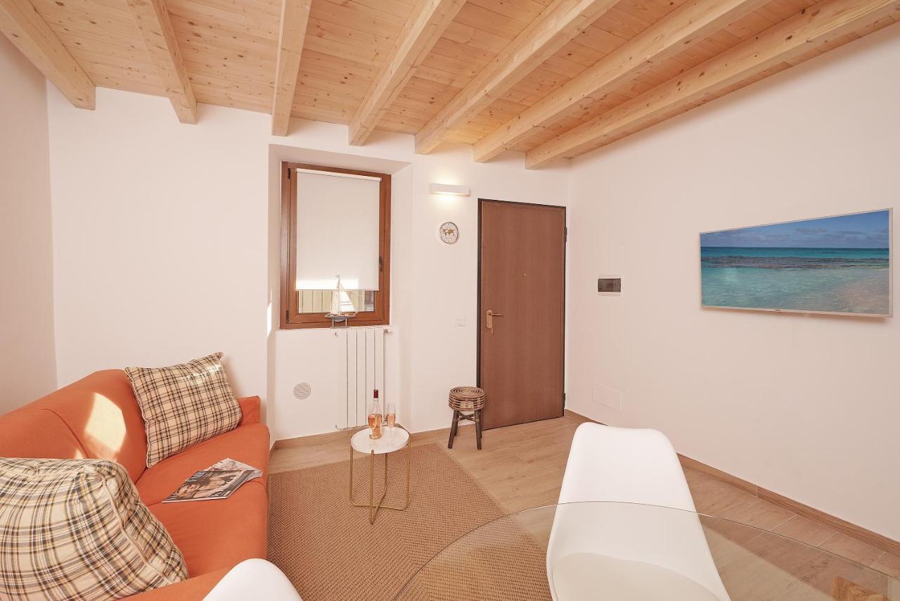 Apartments Villa Bougainville San Felice del Benaco Bagian luar foto
