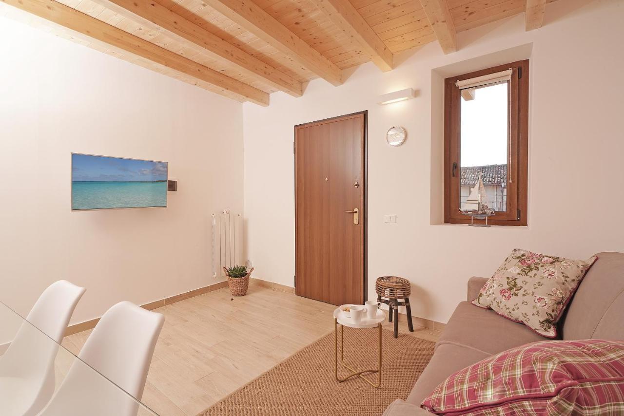 Apartments Villa Bougainville San Felice del Benaco Bagian luar foto