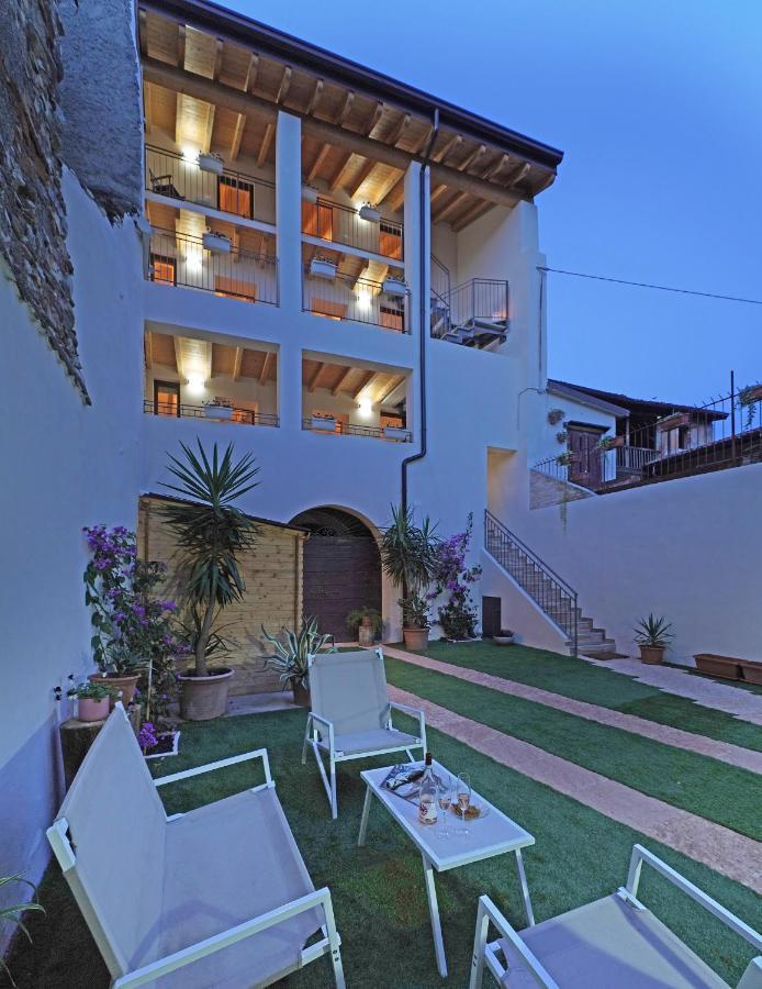 Apartments Villa Bougainville San Felice del Benaco Bagian luar foto