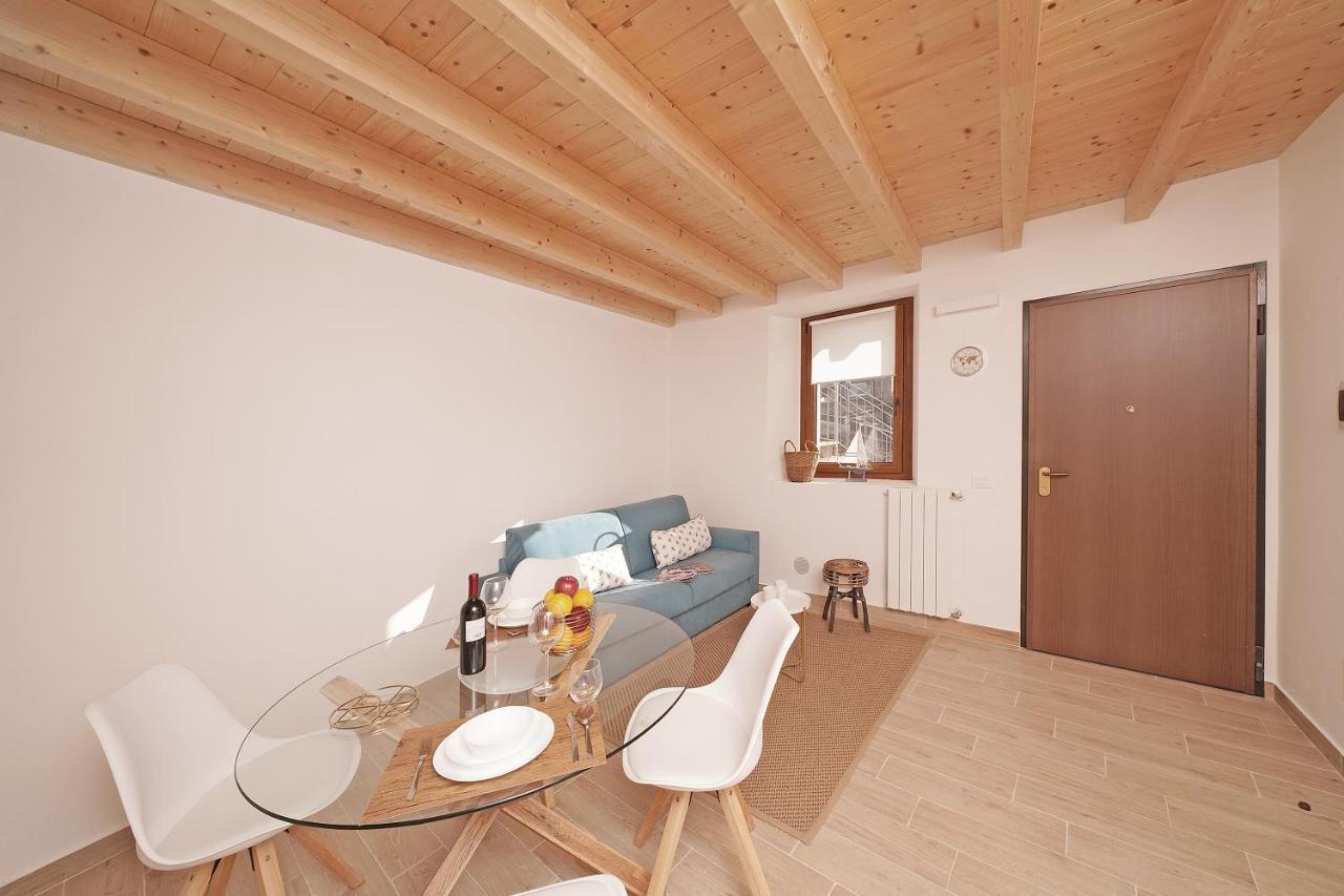 Apartments Villa Bougainville San Felice del Benaco Bagian luar foto
